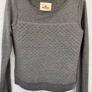 Hollister Charcoal Quilted Pullover Long Sleeve M